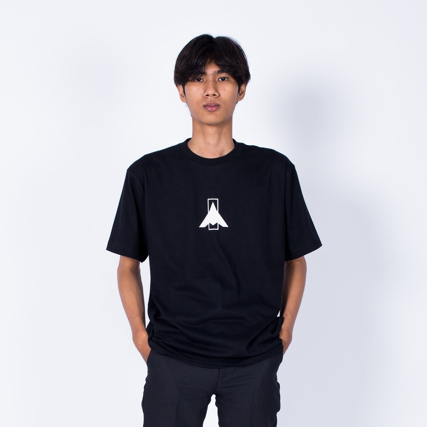 Kaos Logo Warna Hitam Lengan Pendek